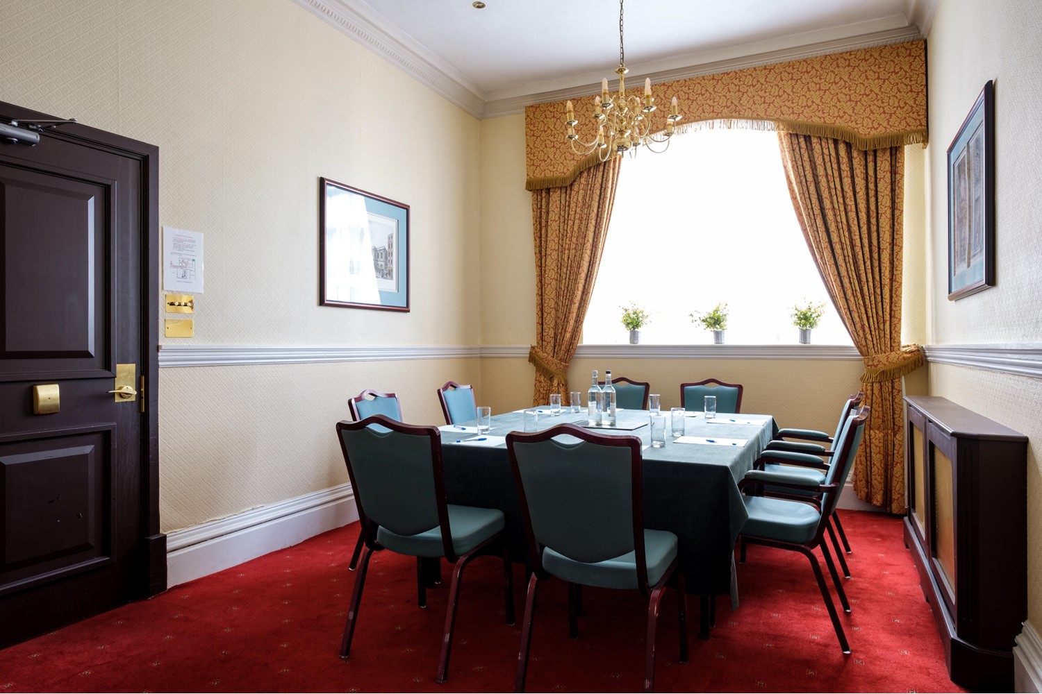 The George Hotel